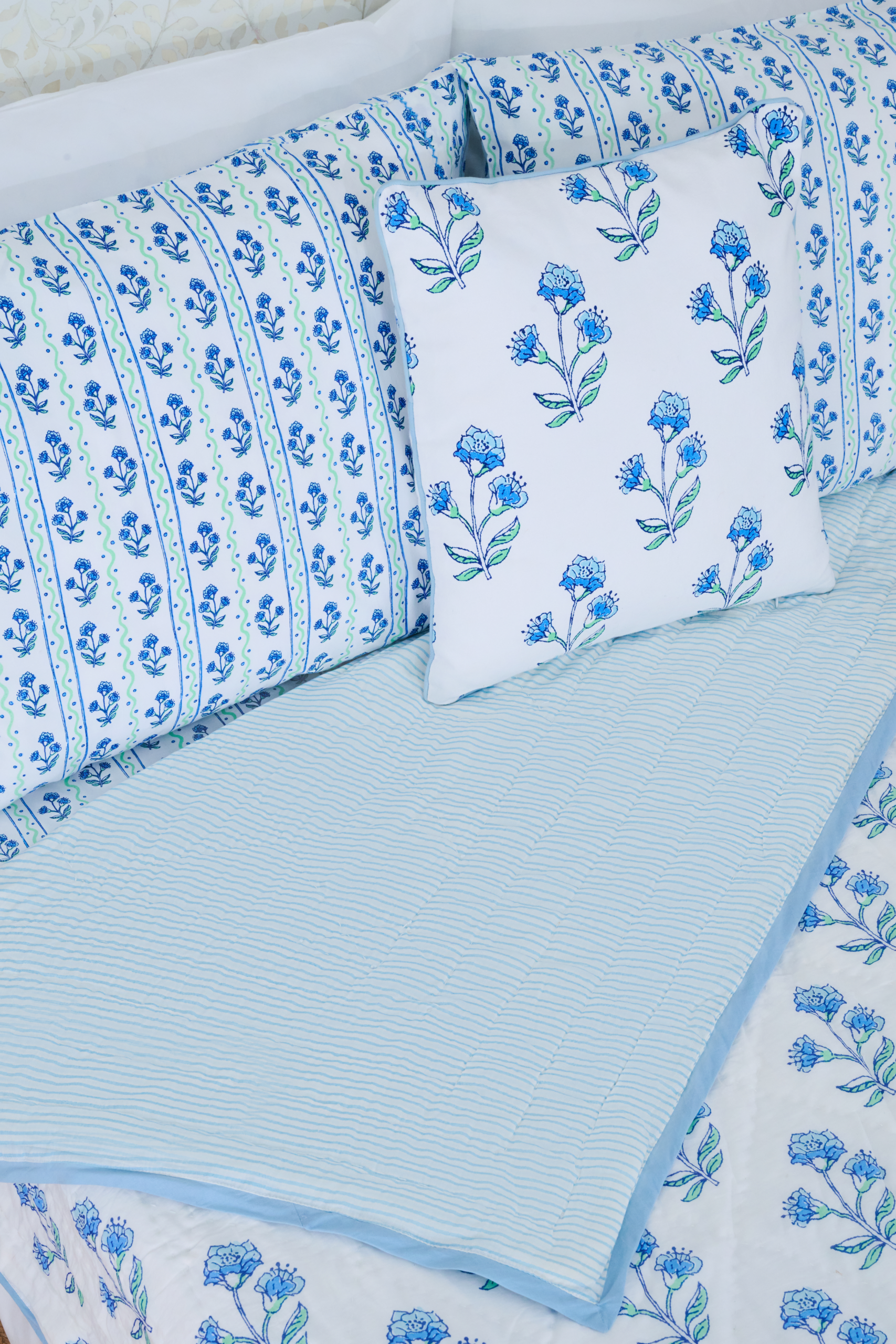 Rosa Ditsy Floral Quilt