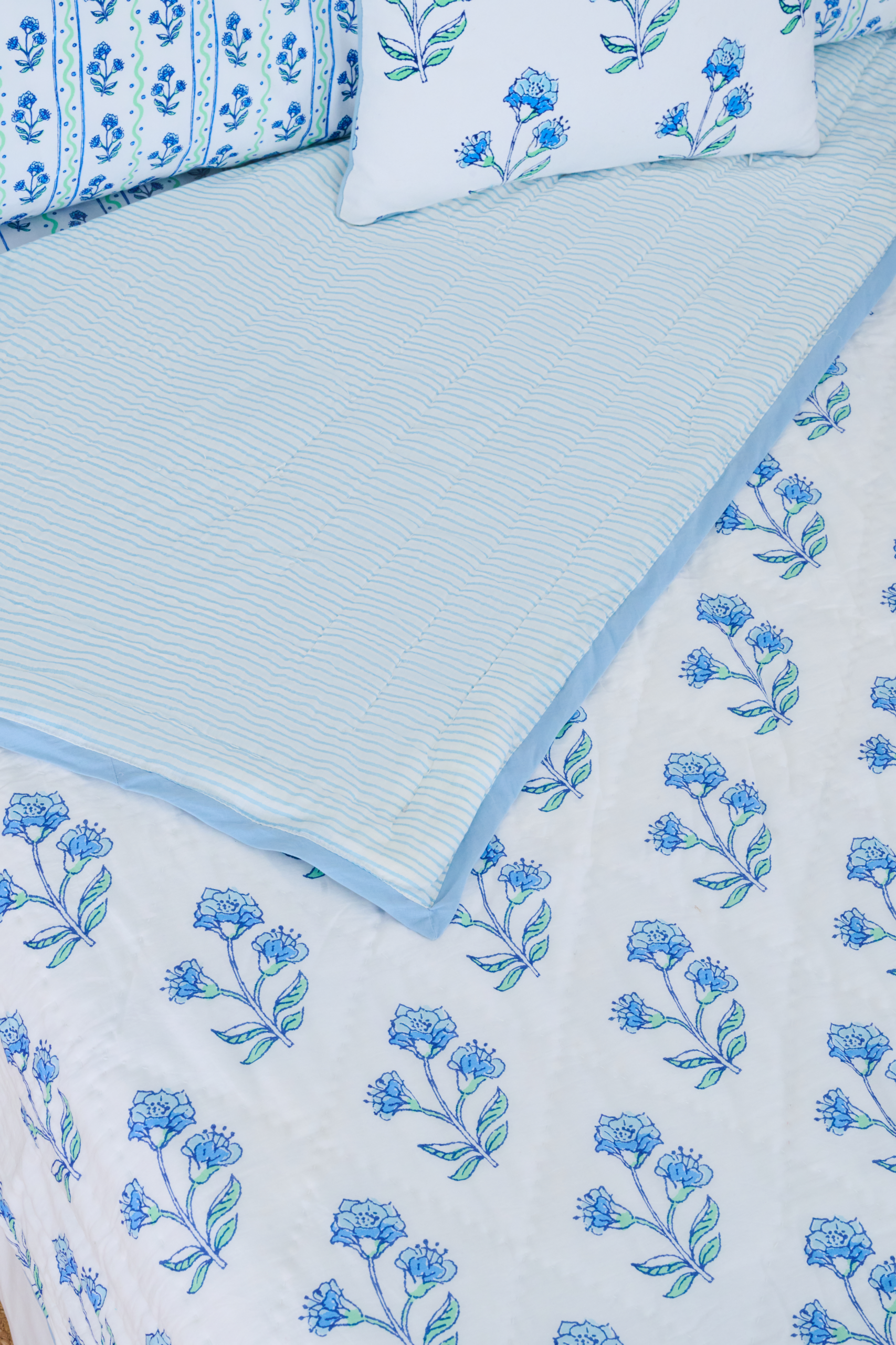 Rosa Ditsy Floral Quilt